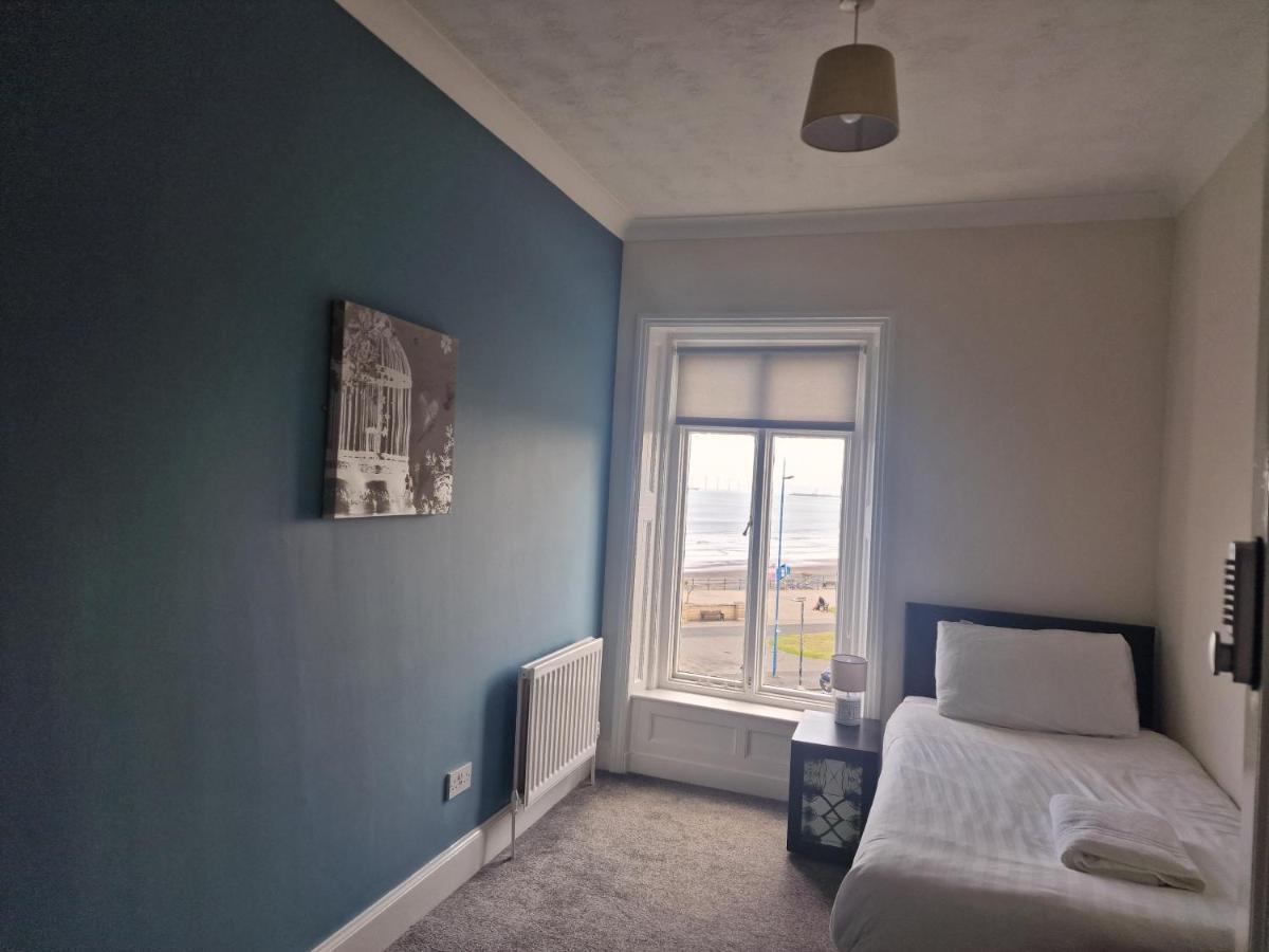 2 The Green, Exceptional Large House, Sea Views Loads Of Bathrooms Seaton Carew Dış mekan fotoğraf